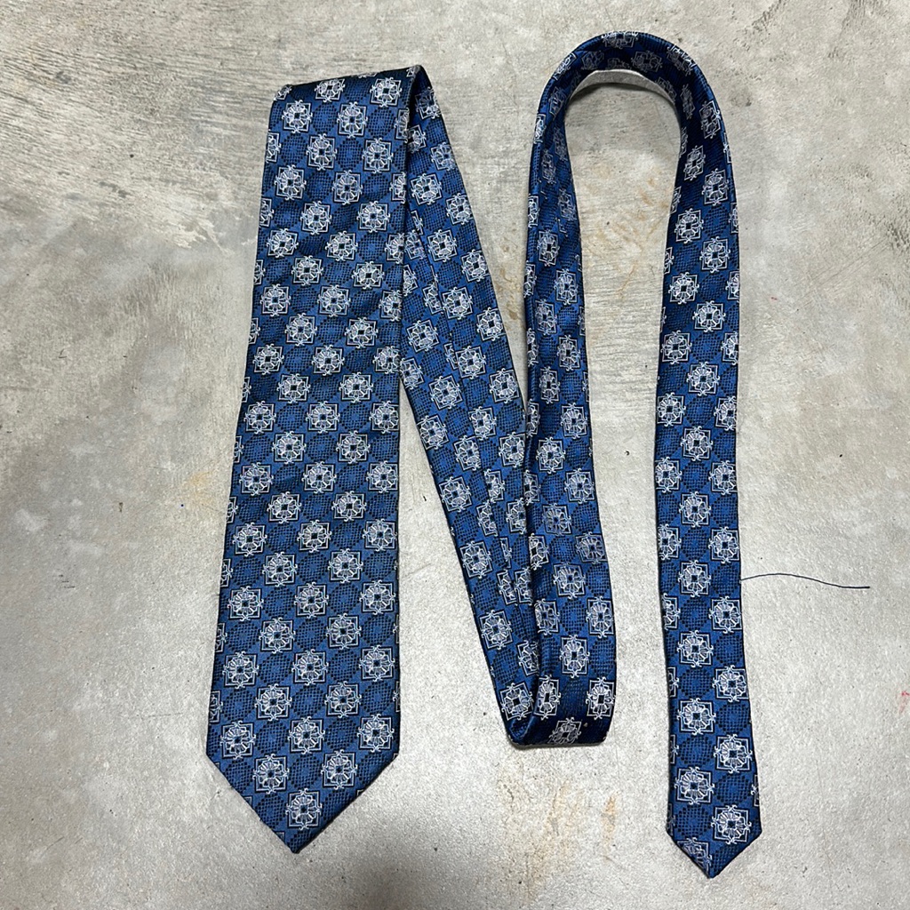 Bill Blass Brand Blue WSilver Design Tie C73